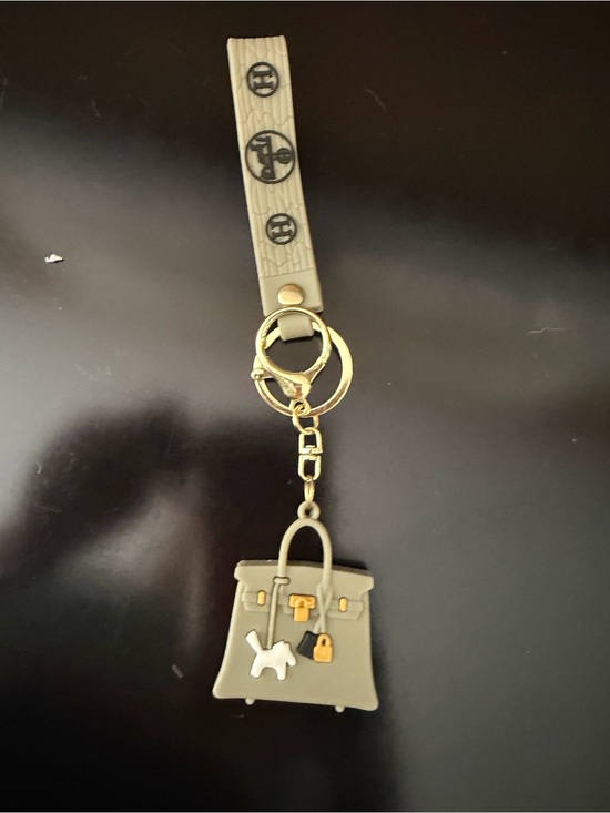 Fashion Jewelry Accessories - Small Pets Keychain - Beige Bag Design, NEW, fashion jewelry